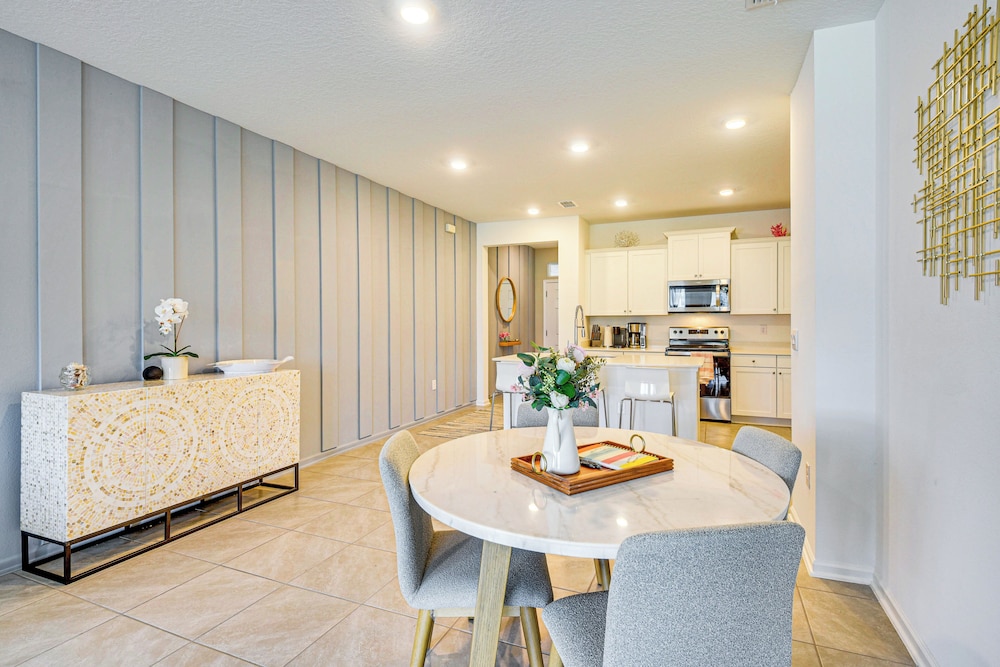 7 Mi to European Village: Pond-front Townhome!