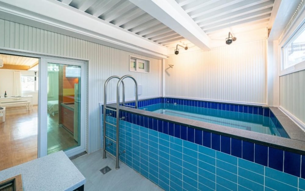 Gyeongju Heimisch Pool Villa view 5