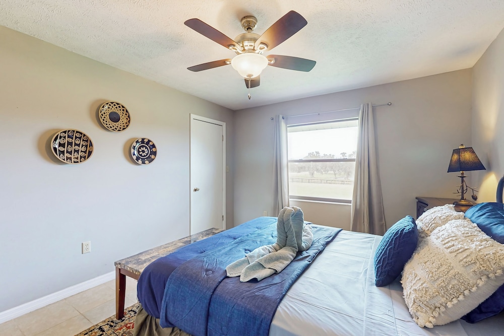 1 BR Guesthouse w/ Full Kitchen & Lake View