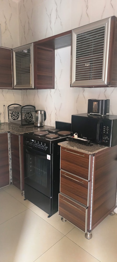 Serene 5-bedroom Apartment in Kinshasa's 10ème Rue Limete-résidentiel
