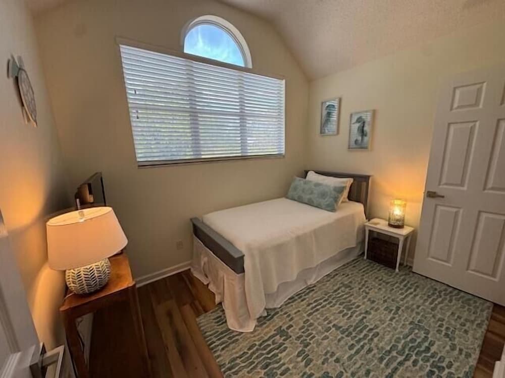 Beautifully Appointed 3-bed, 2.5-bath Home, Great Location Near Beach & Club