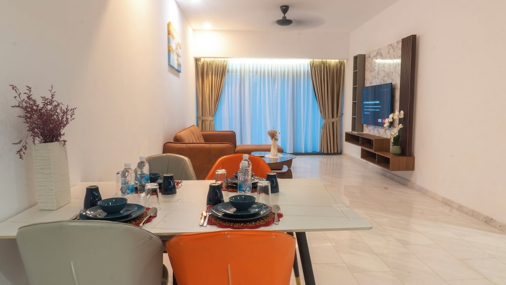 Moonway Luxury Suites At Eaton Residence