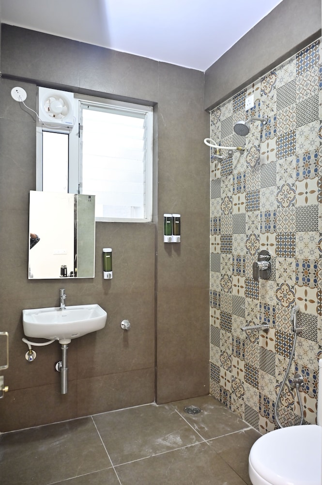 Hotel Noble Nook 100 ft. Road Indiranagar