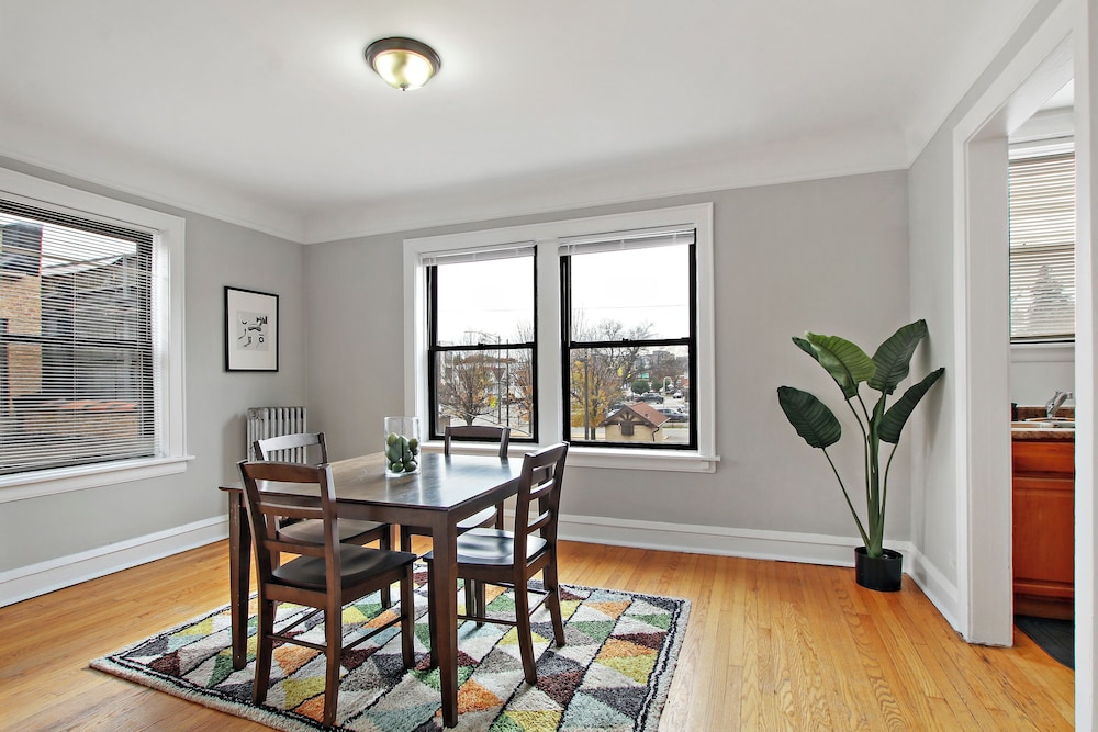 1BR Vibrant Apt - Montrose 2E