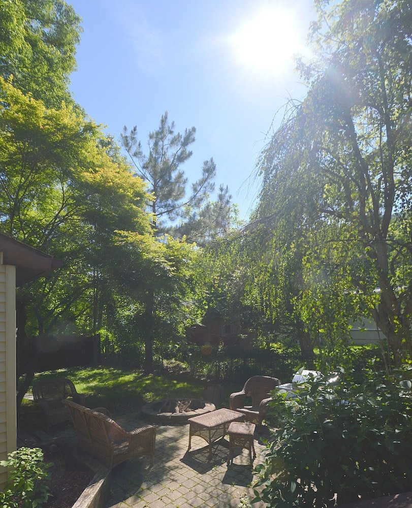 Broadway Cottage - Convenient Location!