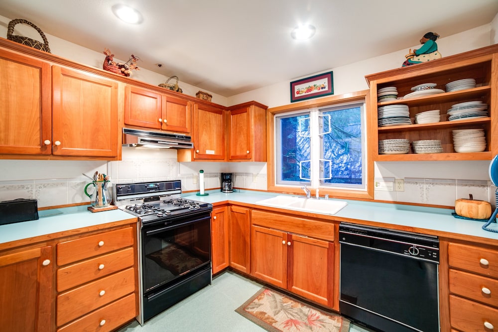 51SL - Ping Pong - Fireplace - D/W - W/D - Sleeps 8 view 5