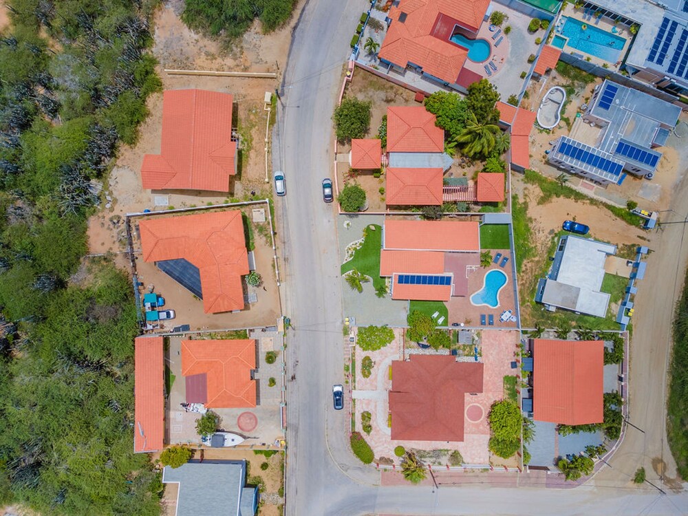 Beautiful 3br2ba Amazing Location w Private Pool