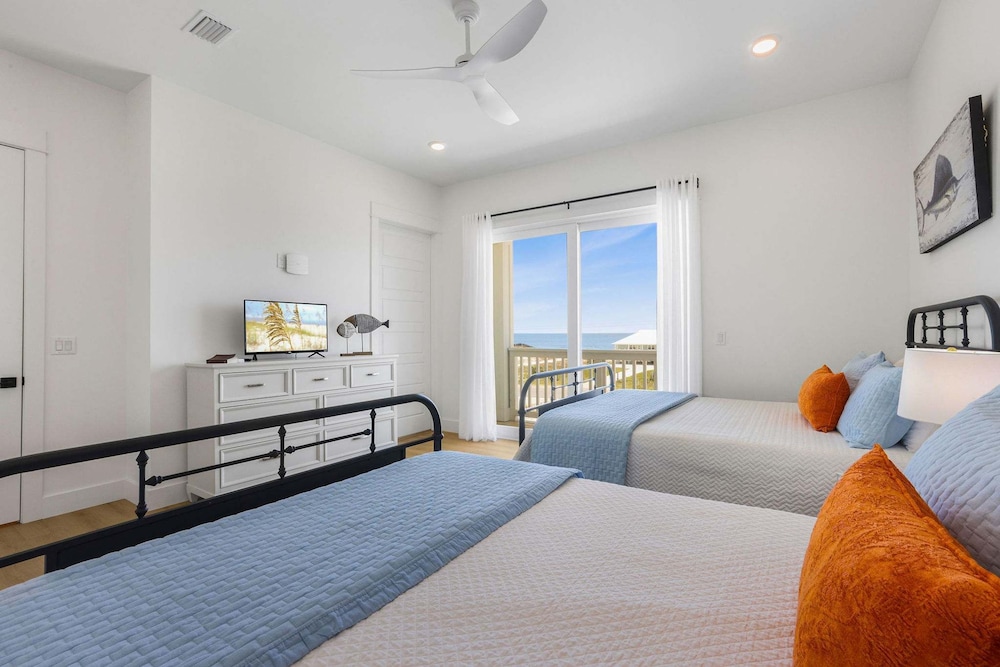 Beach Blessing- Pool Elevator Sleeps 16 SIX Bedrooms 6 Baths