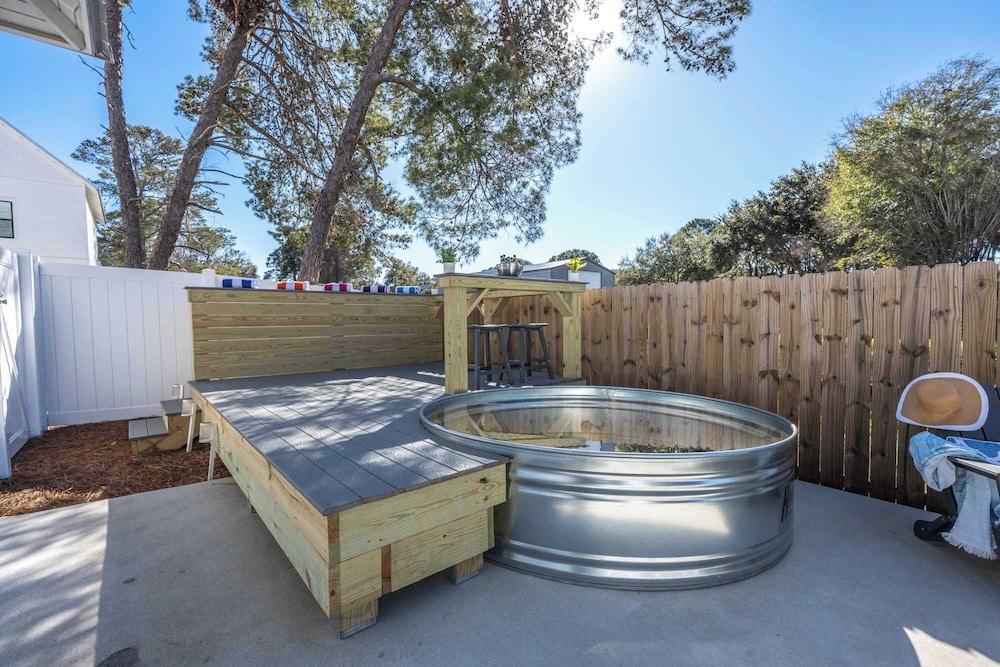 Beach to Bay 3BR Retreat - Cowboy Pool & Golf Cart