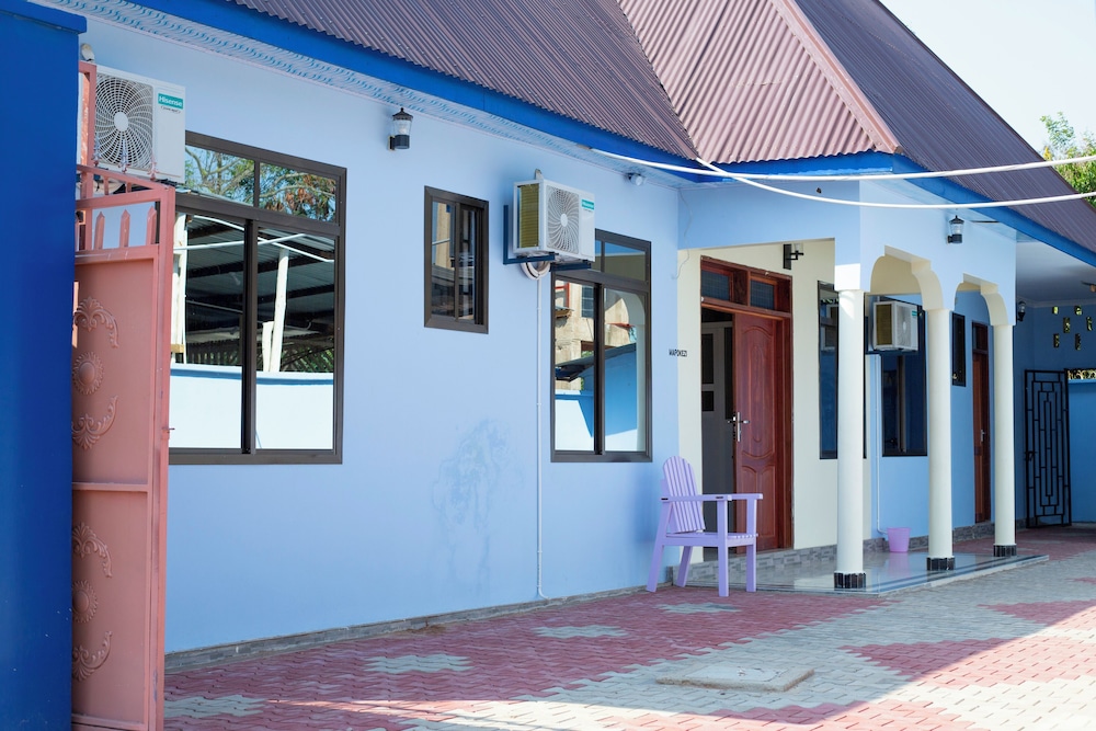 Sereni Pub & Lodge