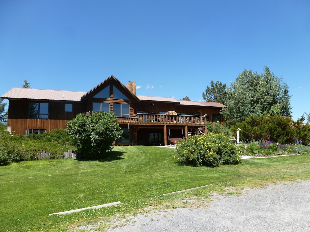Paradise Gateway B&B and Vacation Homes