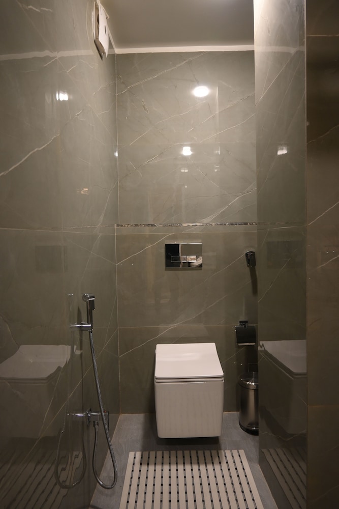 Hotel Kashi Crown