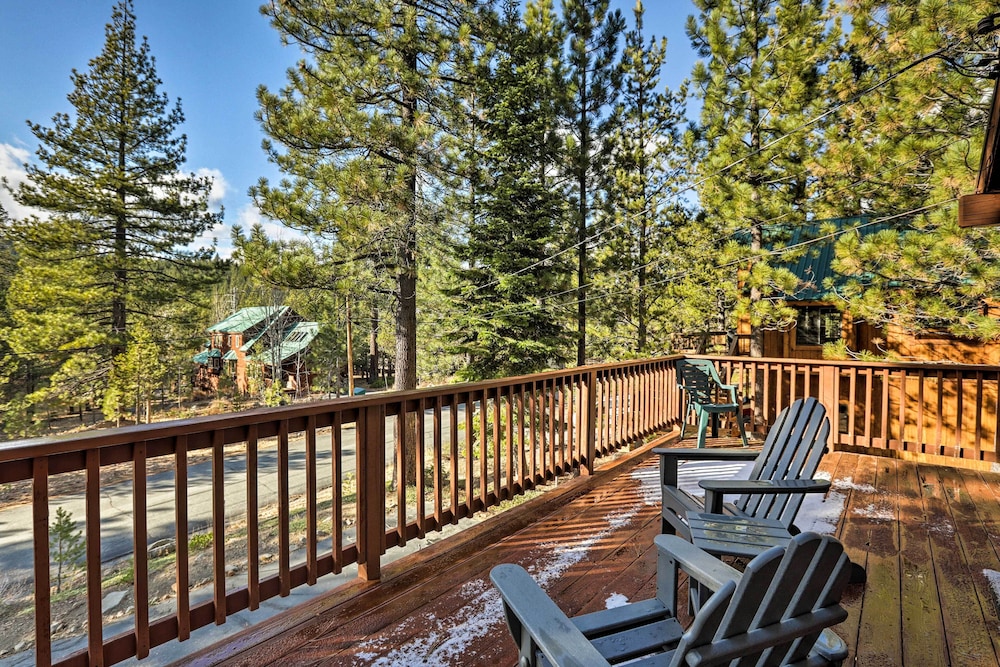 Sunny Cabin: 1 Mi to Tahoe Donner Resort! view 5