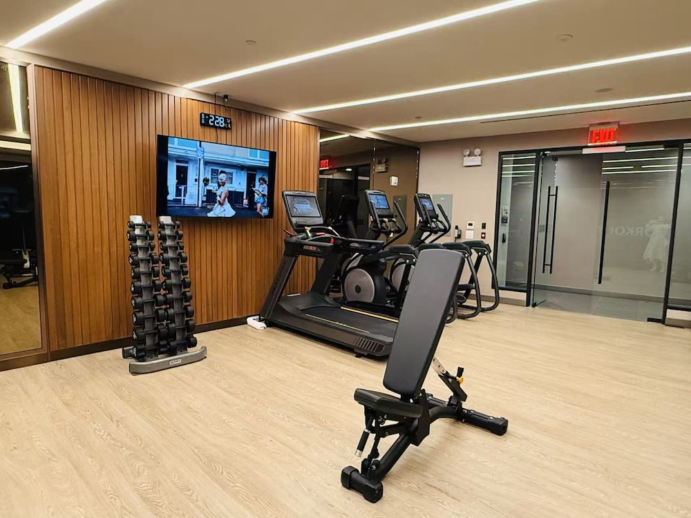 New Luxury Penthouse w Pool Gym in Flushing