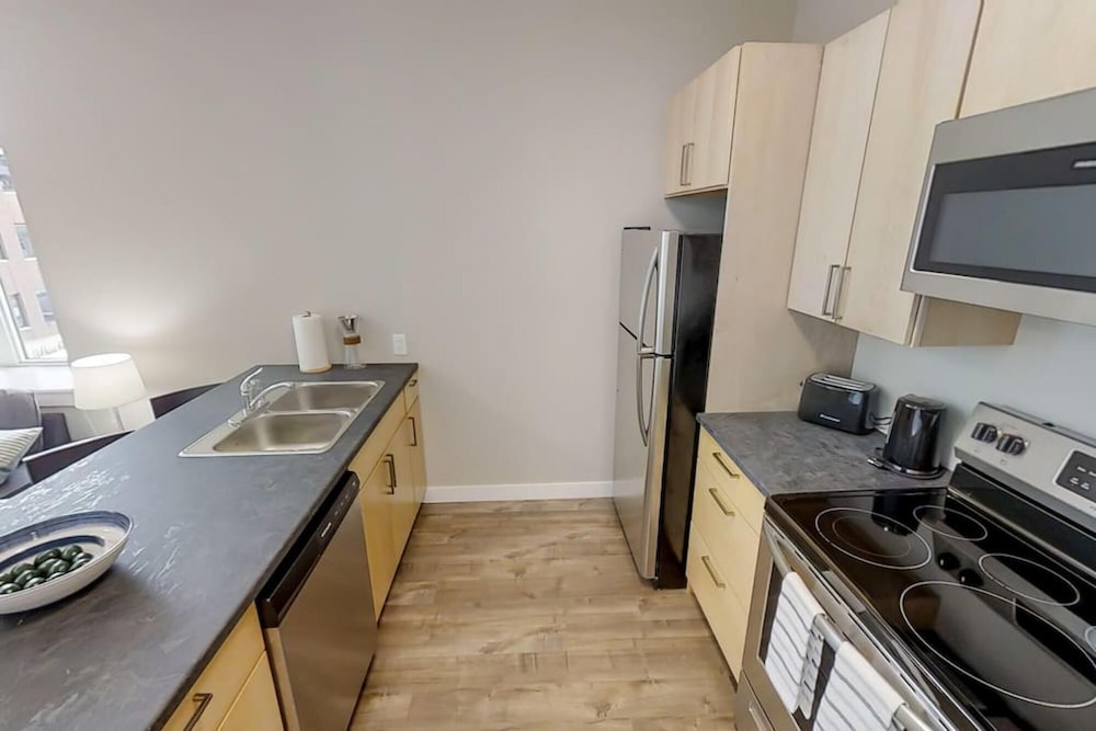 Saint John Vacations - Premium Condo Amazing Location w Parking Coffee - Property Image 3