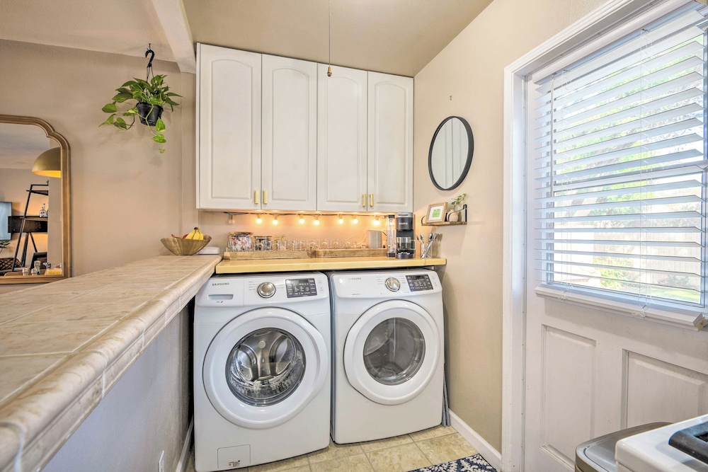 Burbank Vacations - Stylish Modern Burbank Gem w/ Private Yard! - Property Image 12