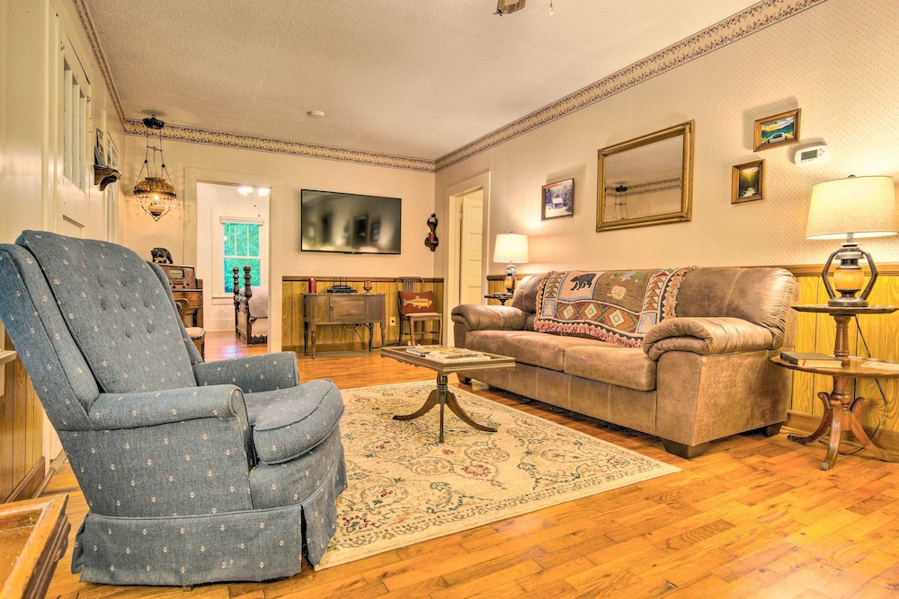 Rustic Linville Falls Cottage w/ Fire Pit! view 2