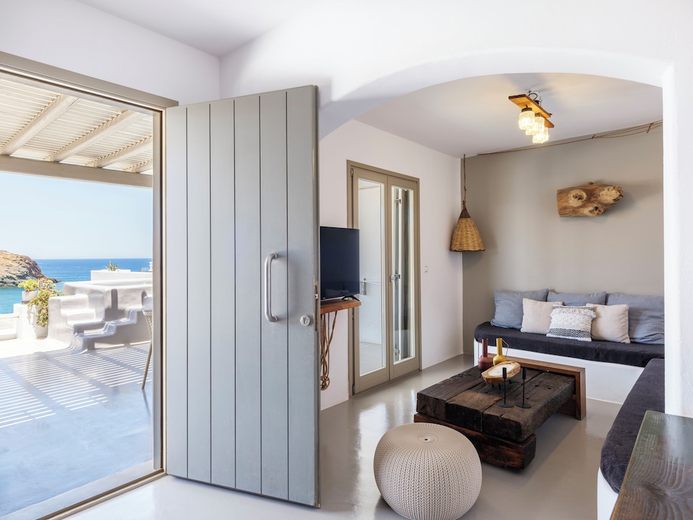 Mykonist Merchia Beach Villas & Suites