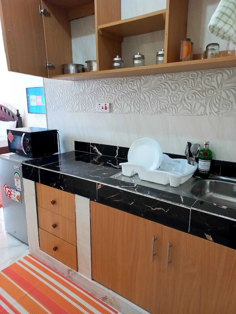 Lux Suites Carina Studio Apartments
