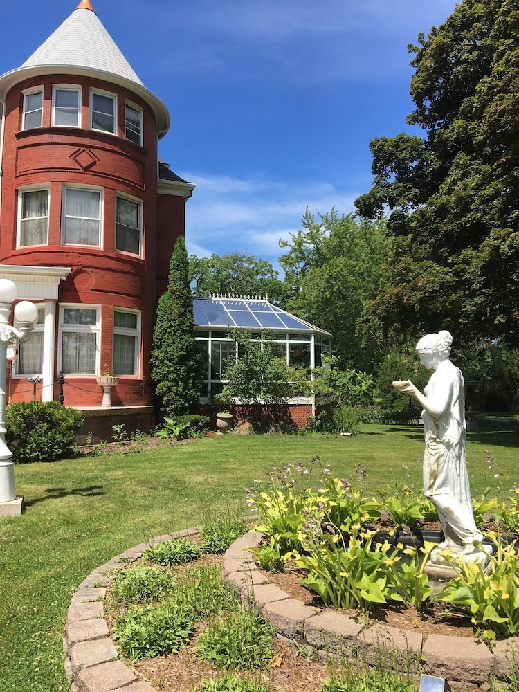 The Dempsey Manor Bed & Breakfast Inn
