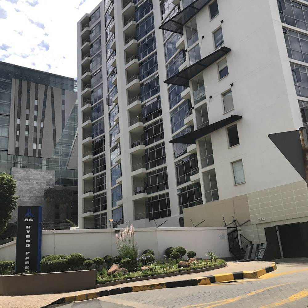First Divine Suites - Hydro Park