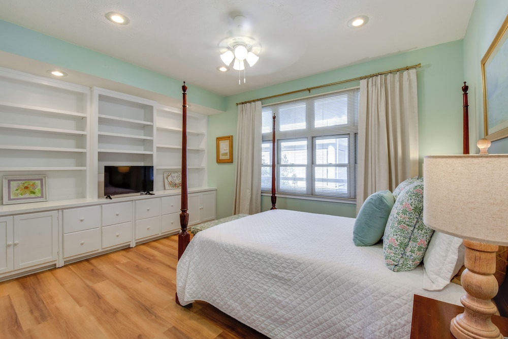 Clemson Game Retreat: Lakefront Keowee Key Condo