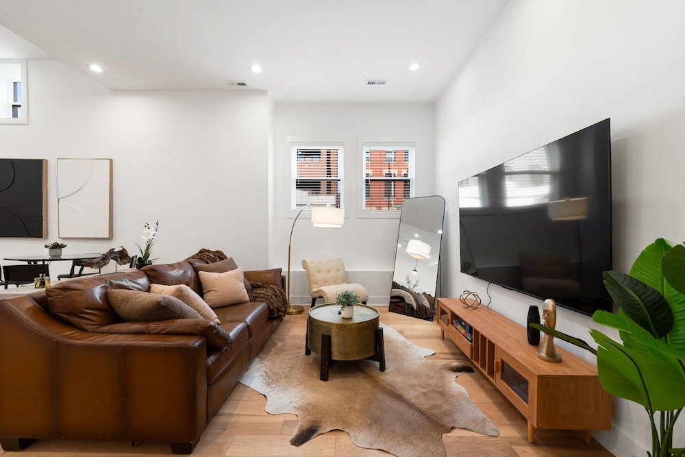 New Listing Family West Town Unit