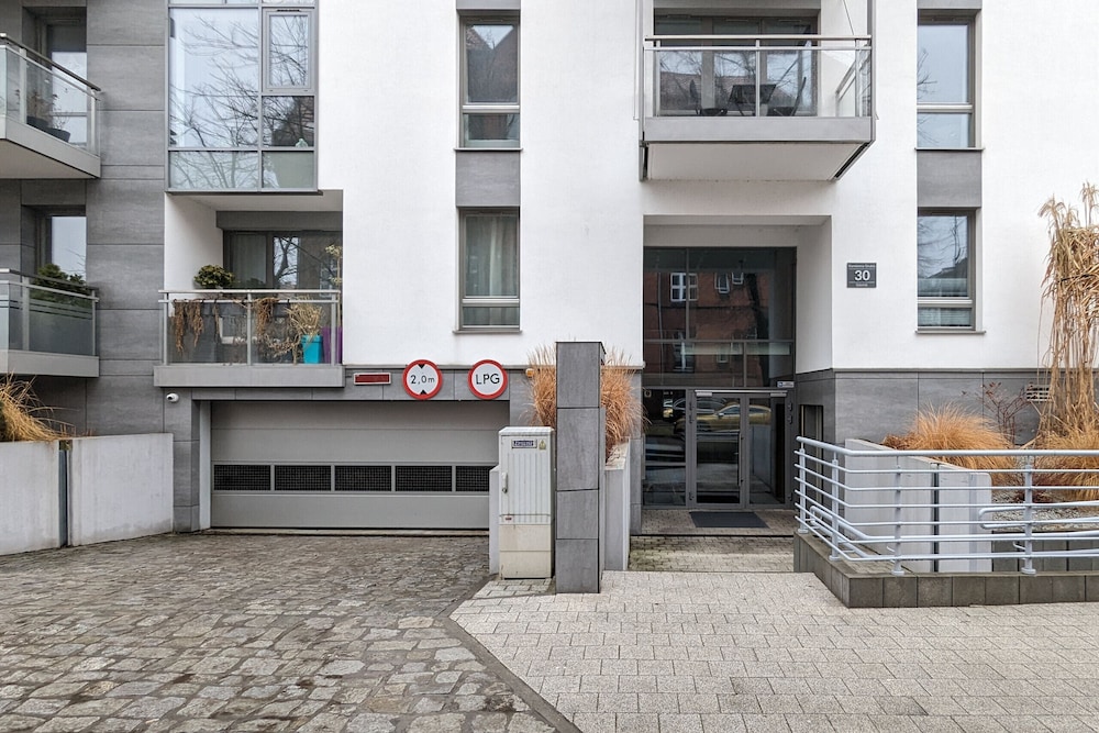 Modern Apartment in Gdańsk by Renters