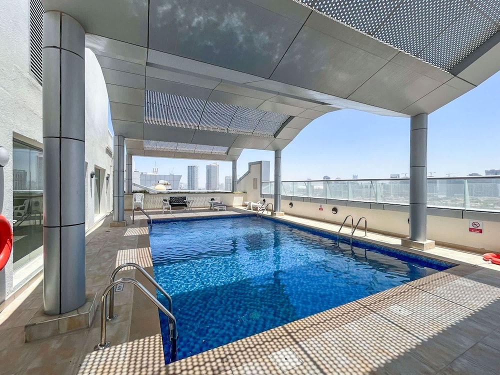 Modern 1-bed With Scenic Golf Course View