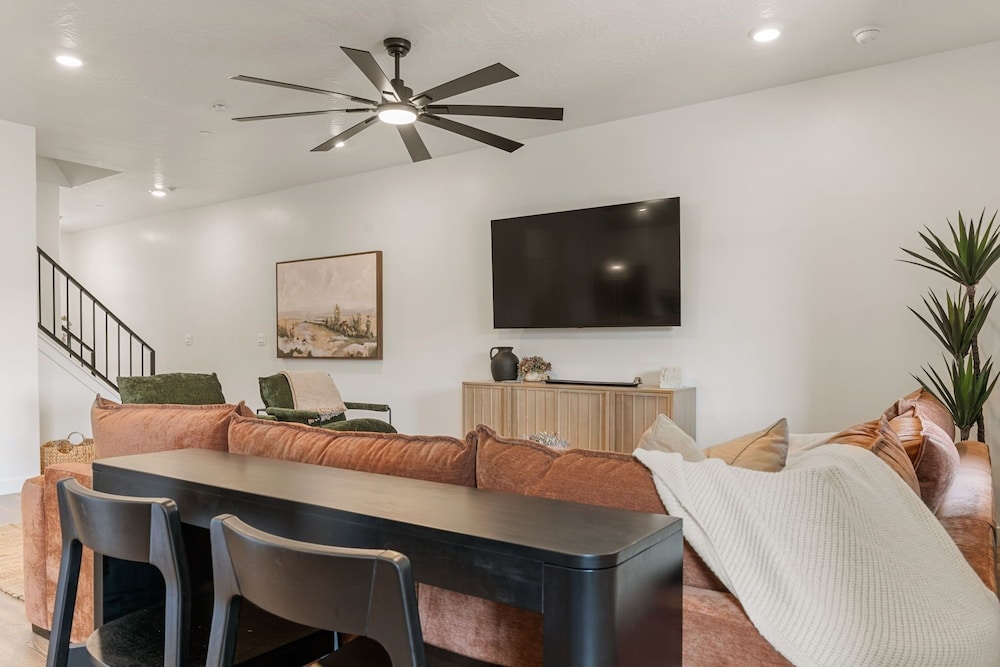 Red Haven 4 Bedroom Home