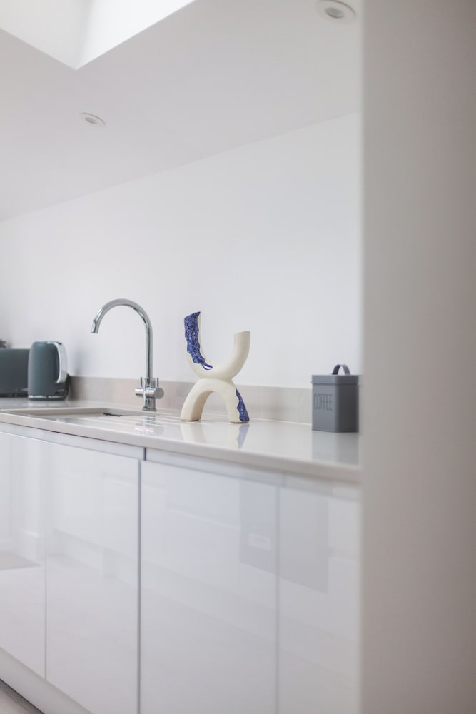 Spacious Room In Morden