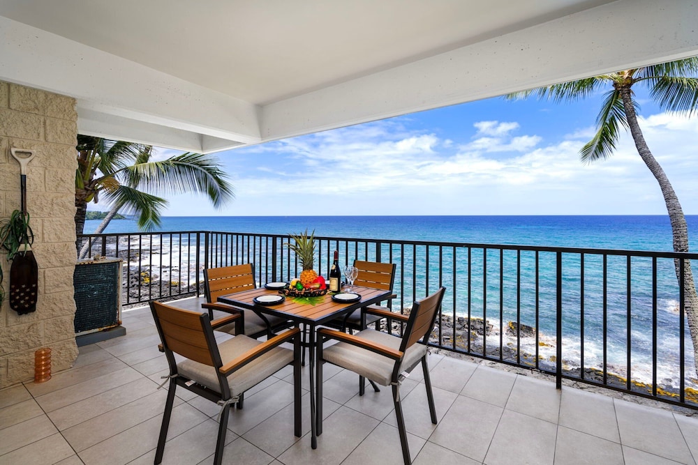 Oceanfront Elegance 2BR w/ Panoramic Views, Pool, Lanai + Concierge - Vrkcv
