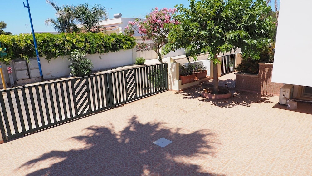 Villetta Torre Suda 2 - 6 Beds Just a few Meters From the sea