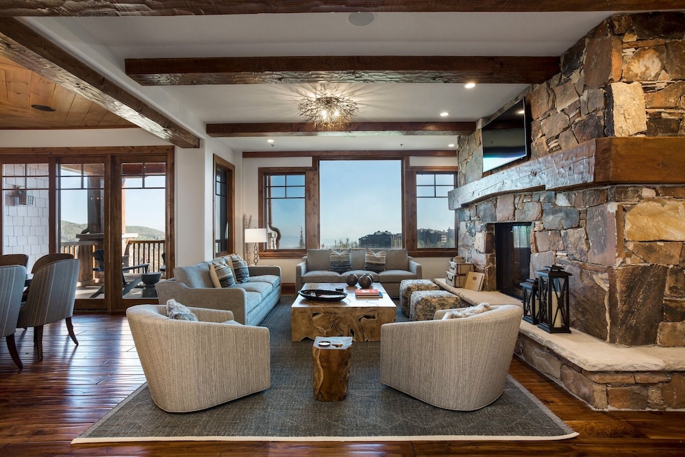 Grand Lodge - 3-Bedroom Deluxe #408 - Ski-in/out 3 Condo