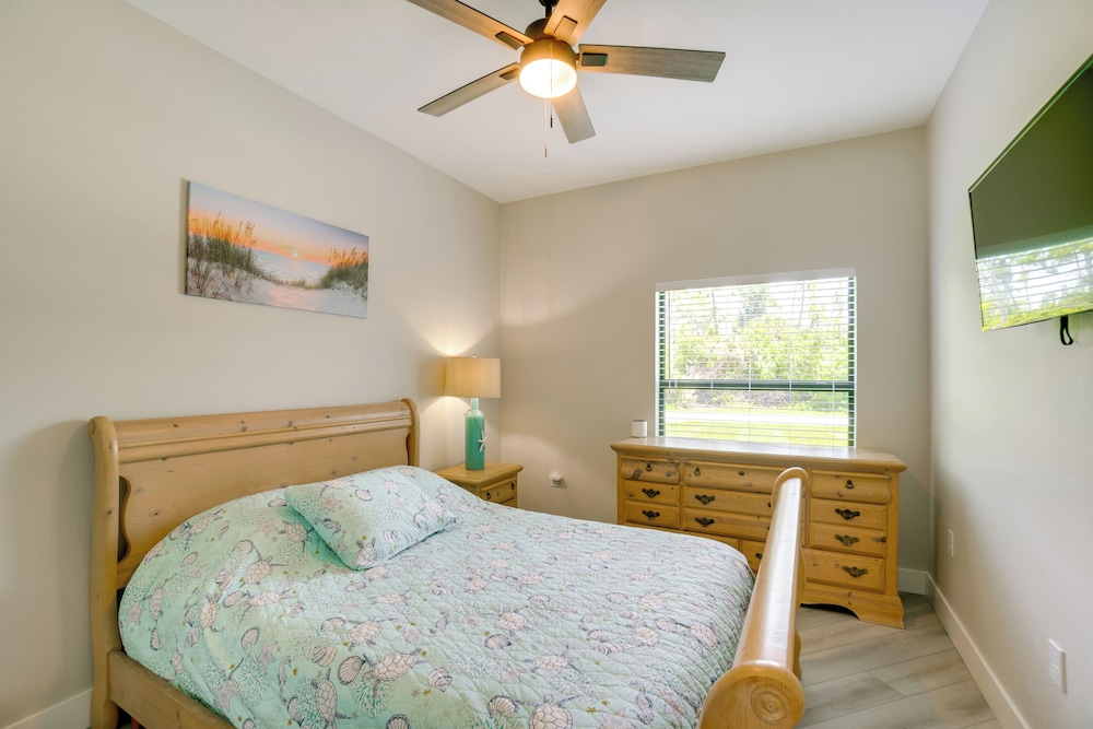 Golf Days & Beach Fun: Port Charlotte Home w/ Yard