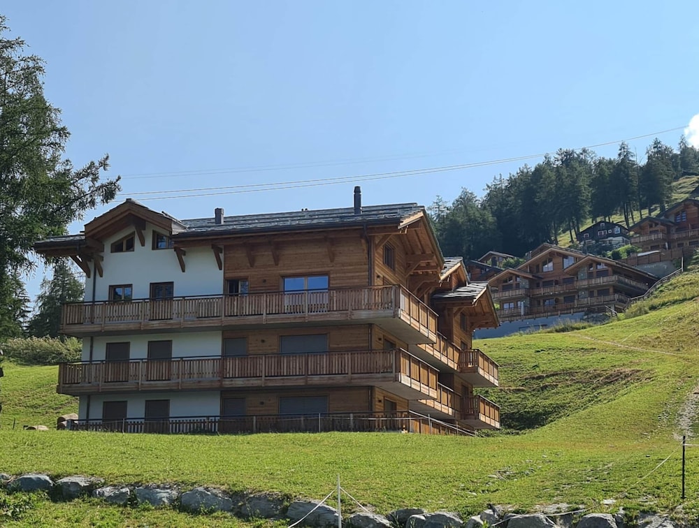 Apartment With Swimming Pool Access
