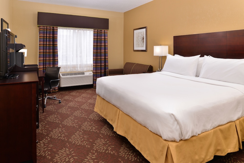 Holiday Inn Express  Suites Cincinnati-N/Sharonville, an IHG Hotel - Property Image 5