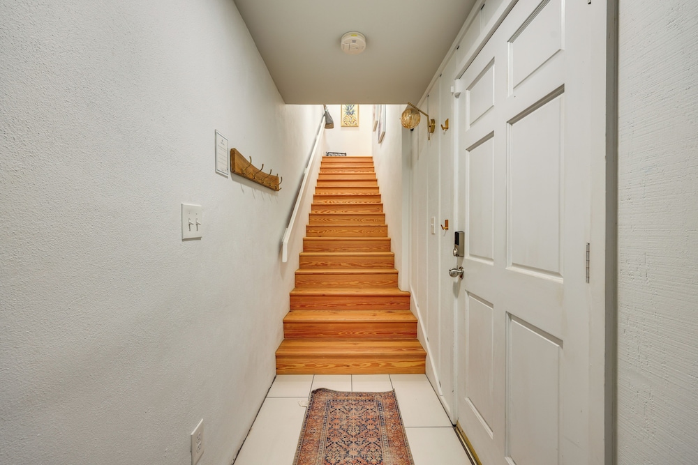 Steps to Sand: Townhome w/ Balcony in Jax Beach!
