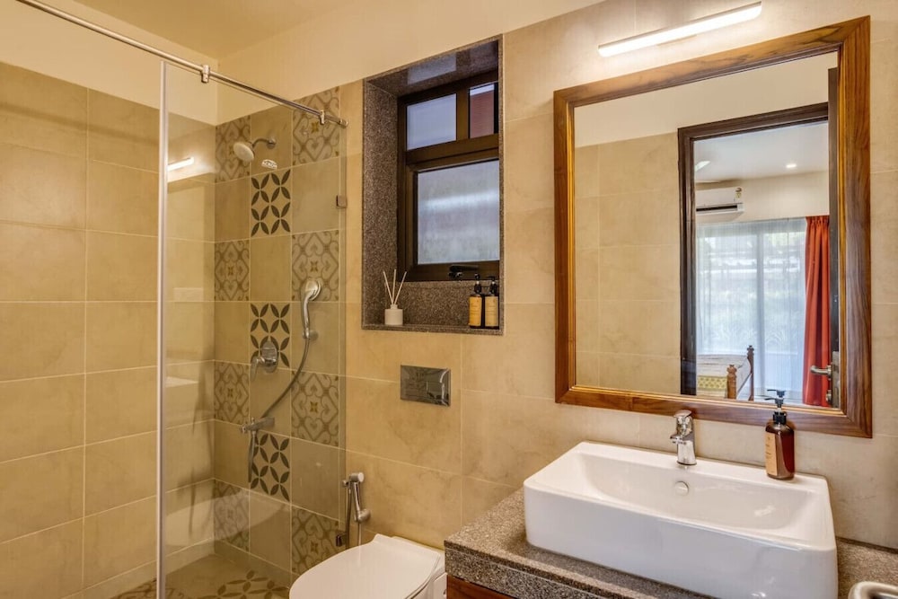 2BR w Pool Sauna 2km to Baga Calangute Beach