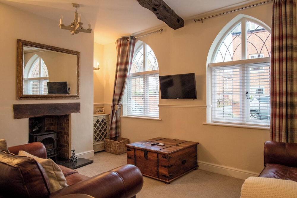 Charming 2 BD House in Tewkesbury Centre