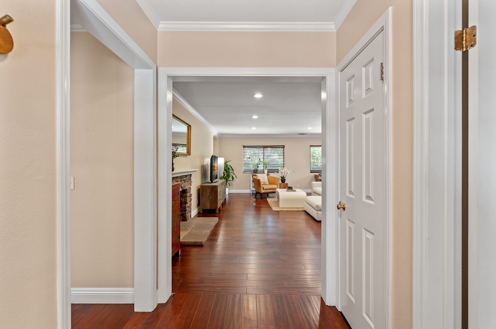 Master Bedroom With King Bed Central Location