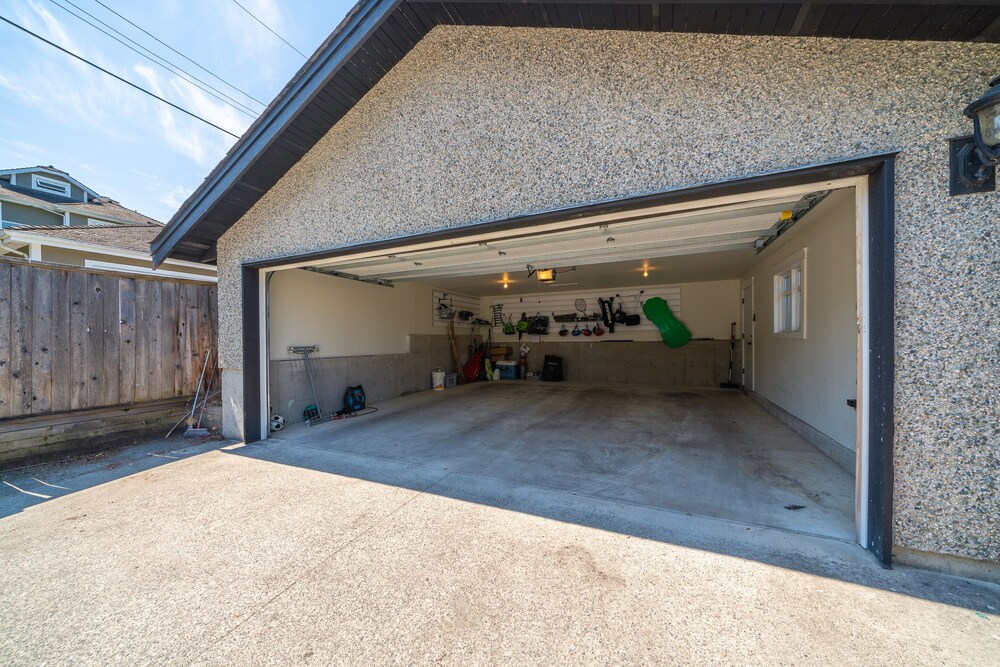 Elegant & Cozy Escape West Vancouver