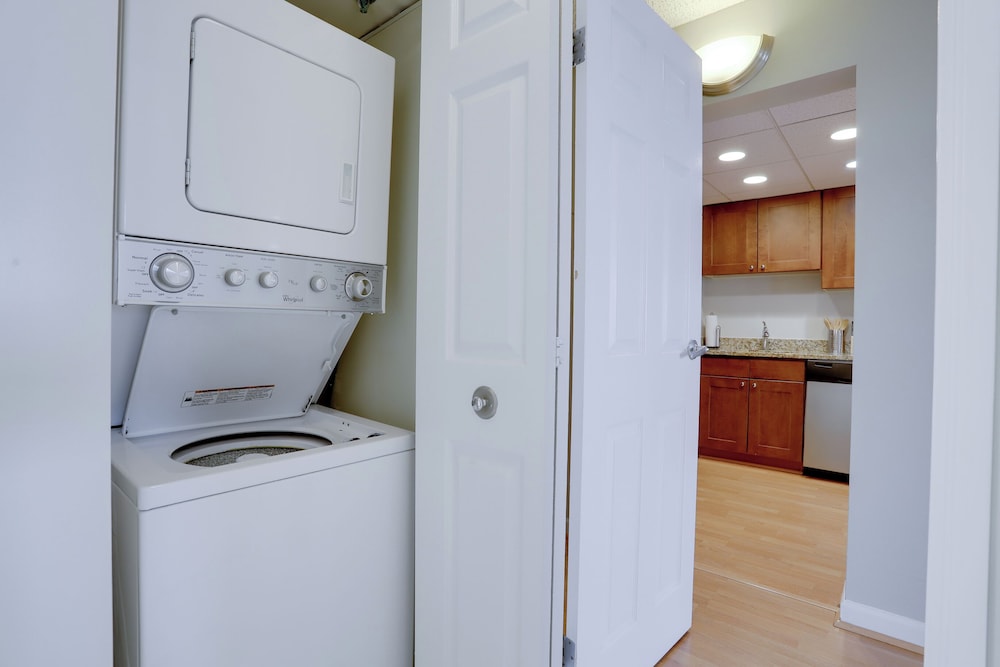 Spacious Apartment at Pentagon City