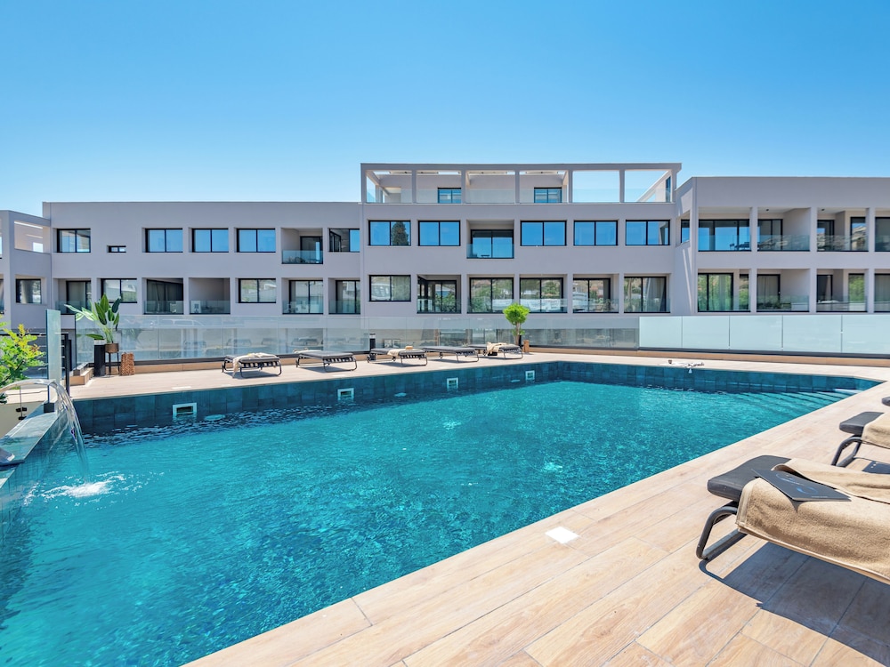 Sanders River Plaza Limassol Apartment