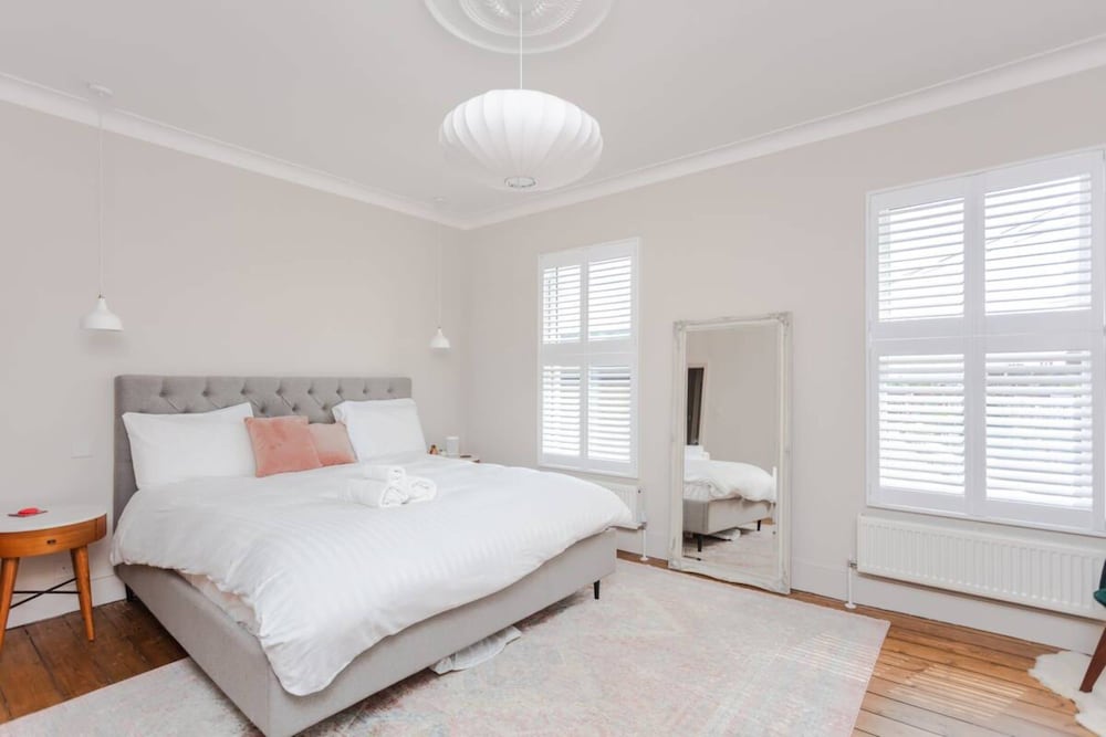 Modern 3 Bedroom Home in Honor Oak Beside Nature Reserve