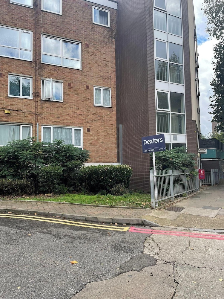 Cosy one Bedroom With Roof Terrace - London Charm