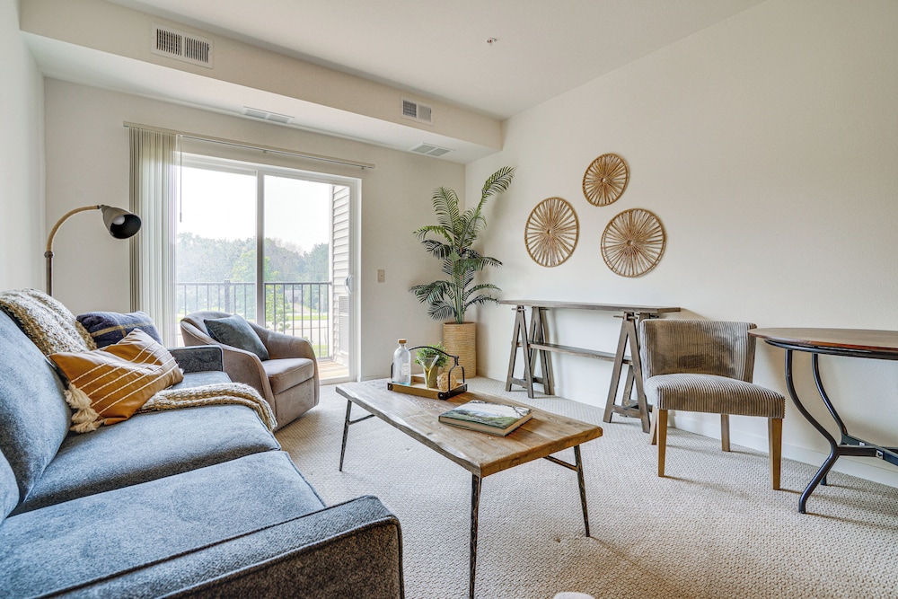4 Mi to National Sports Center: Apt in Blaine