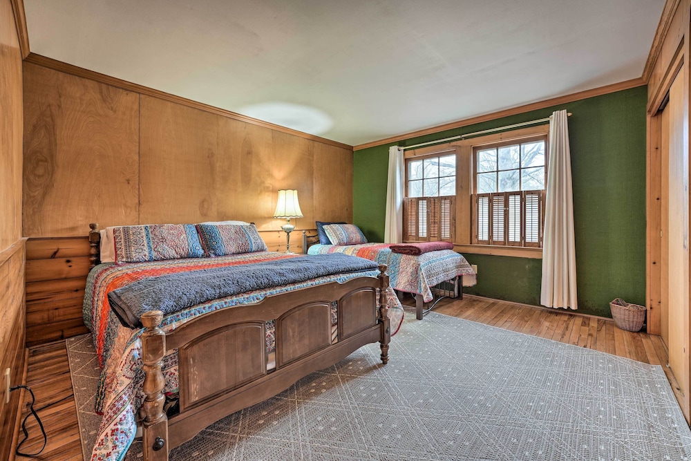 Cozy Hillsdale Home 1 Mi to Baw Beese Lake! - Property Image 2