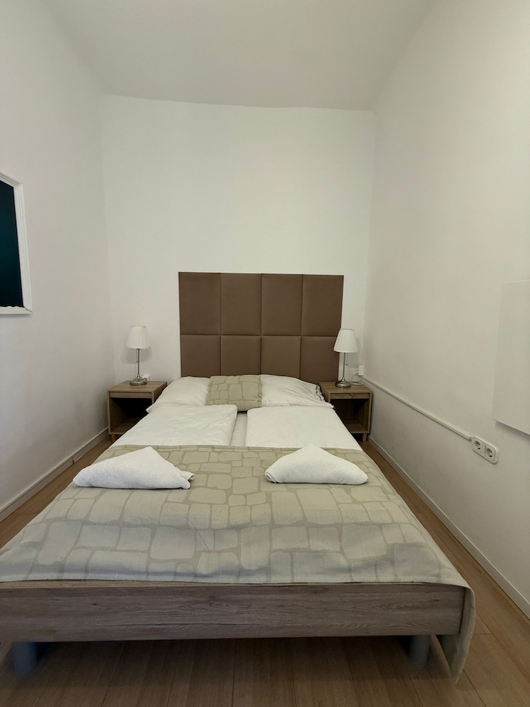 Smart 2BR Apt Close to Westbahnhof