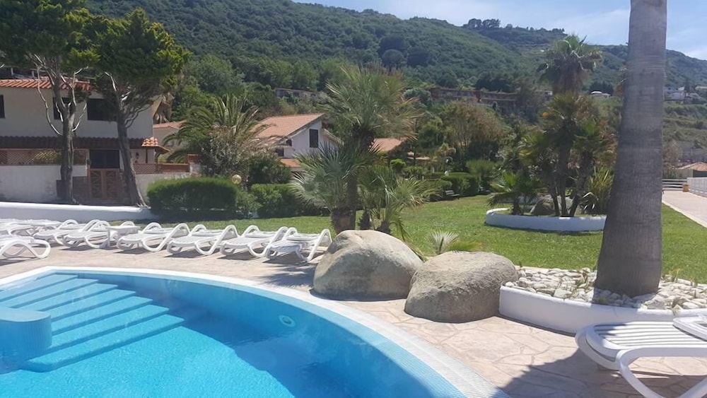 Cala Petrosa Resort